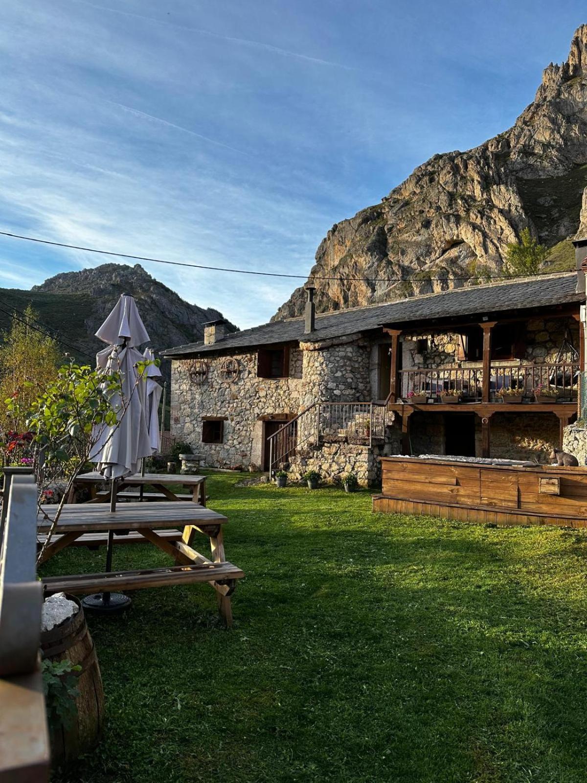 Apartamentos Rurales La Laguna Somiedo Valle de Lago Exterior photo