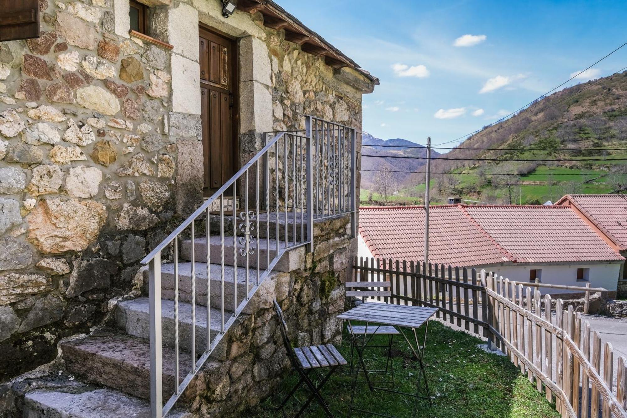 Apartamentos Rurales La Laguna Somiedo Valle de Lago Exterior photo